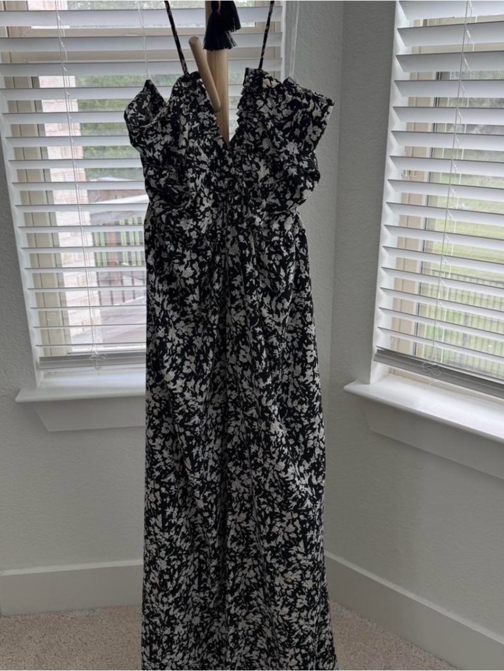 entro Black & White Floral Print Halter Maxi Dress